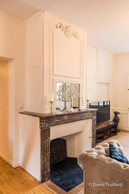 Suites Mana - Matahina Avec Vue Superbe Sur La Place Ducale Et Parking Prive Inclus Charleville-Mezieres Exterior photo